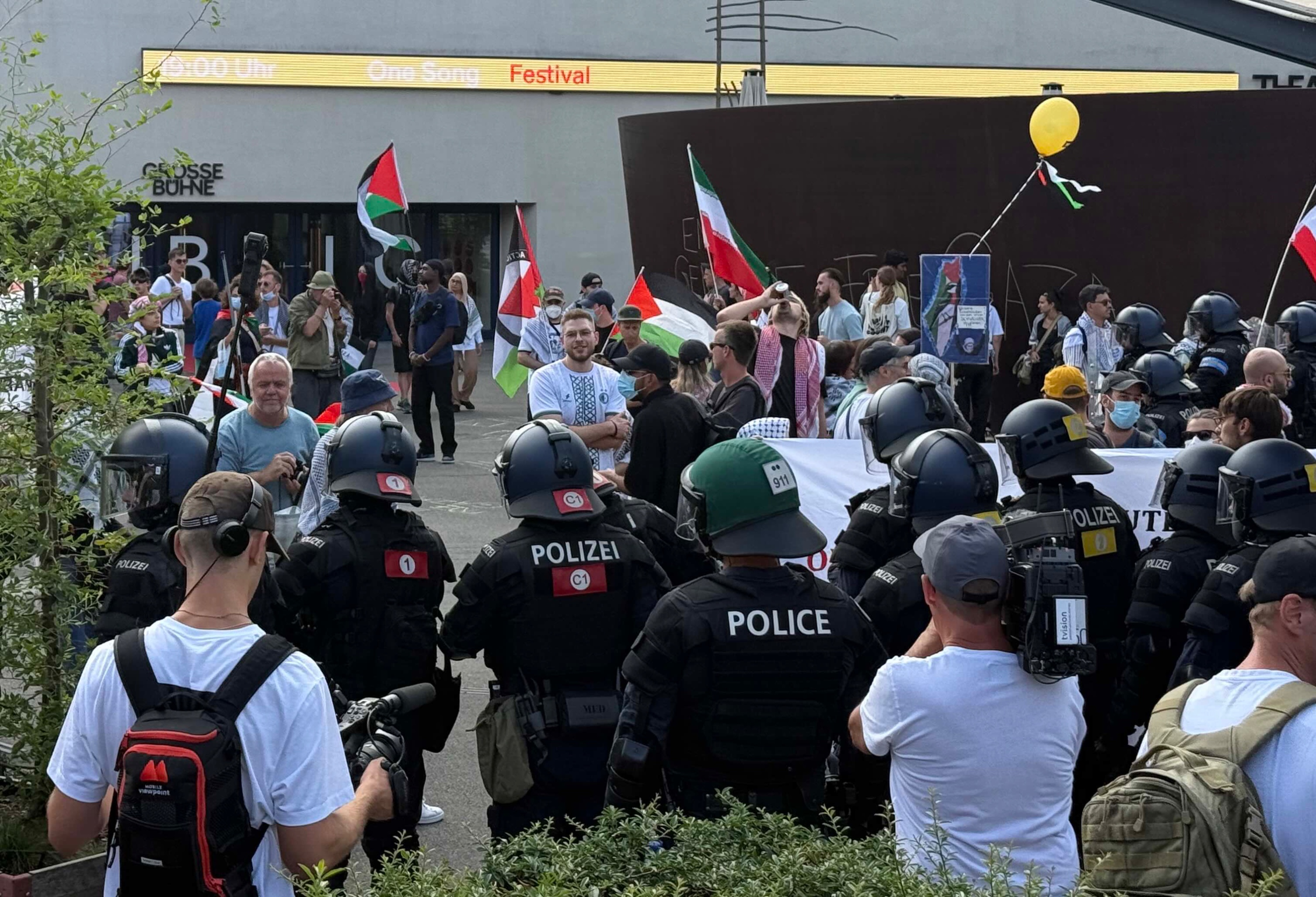 Demonstration Theaterplatz